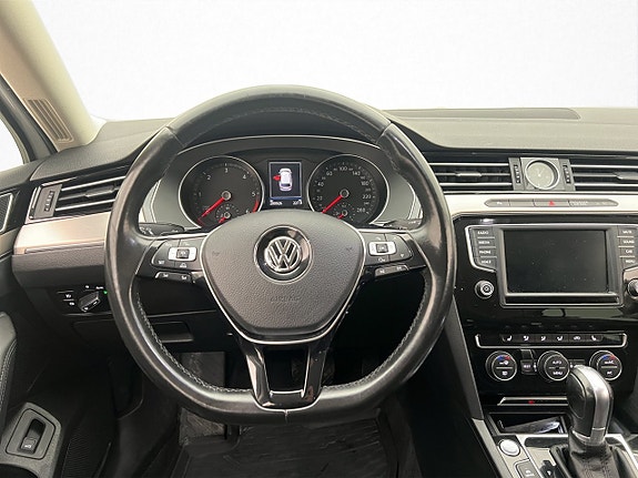 Volkswagen Passat 11 of 30