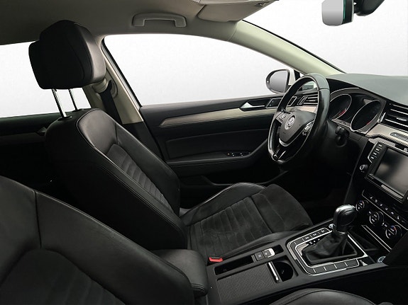 Volkswagen Passat 22 of 30
