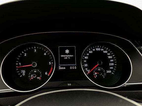 Volkswagen Passat 15 of 30