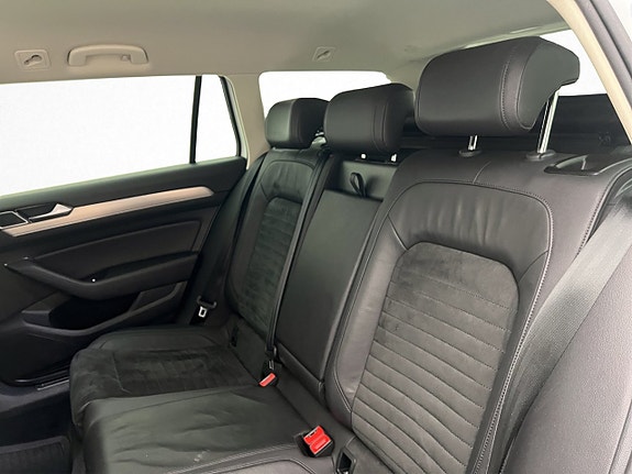 Volkswagen Passat 24 of 30