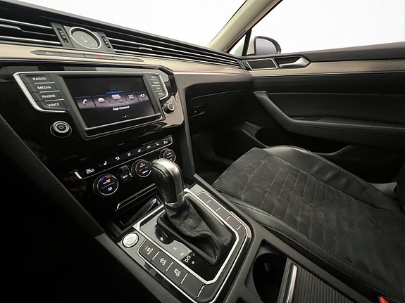Volkswagen Passat 21 of 30