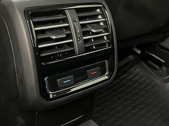 Volkswagen Passat 25 of 30