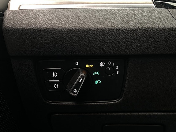 Volkswagen Passat 12 of 30