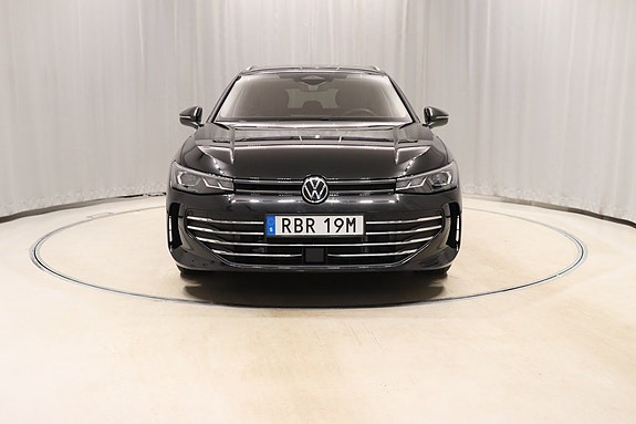Volkswagen Passat 2 of 5