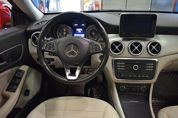 Mercedes-Benz CLA250 6 of 21