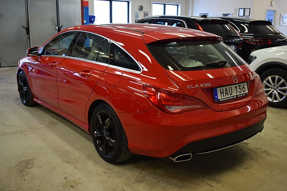 Mercedes-Benz CLA250 4 of 5