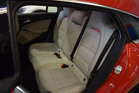 Mercedes-Benz CLA250 9 of 21