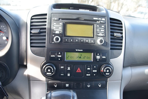 Kia Carnival 15 of 23