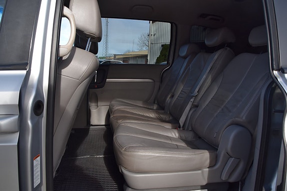 Kia Carnival 10 of 23
