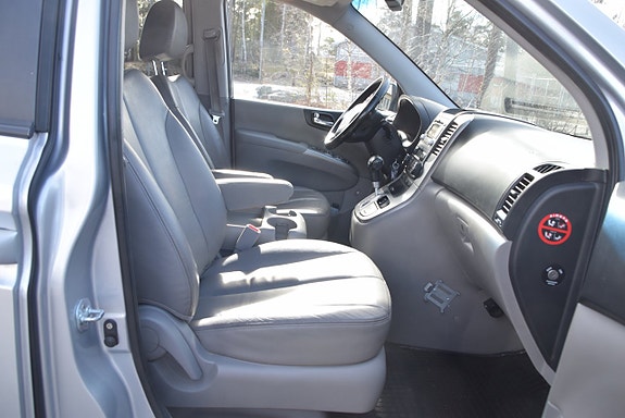 Kia Carnival 9 of 23