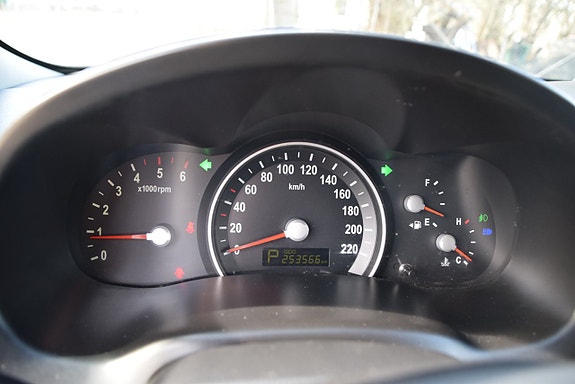 Kia Carnival 17 of 23
