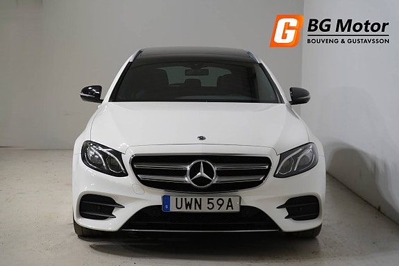 Mercedes-Benz E200 2 of 5