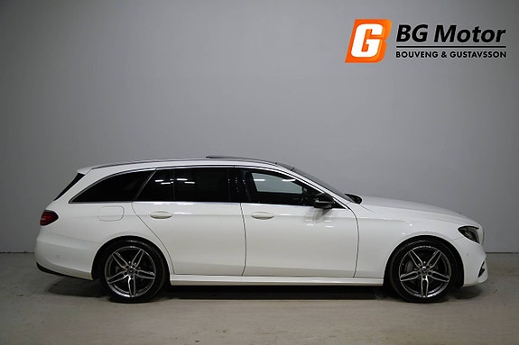 Mercedes-Benz E200 3 of 5