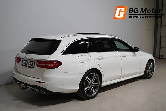 Mercedes-Benz E200 4 of 5