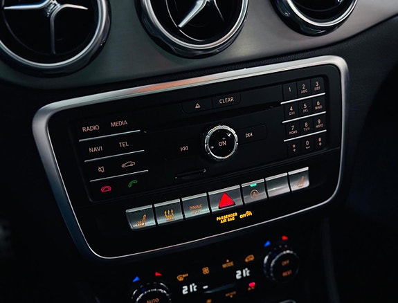 Mercedes-Benz GLA200 14 of 18