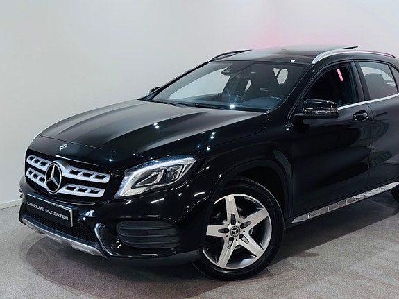 Mercedes-Benz GLA200 2 of 18