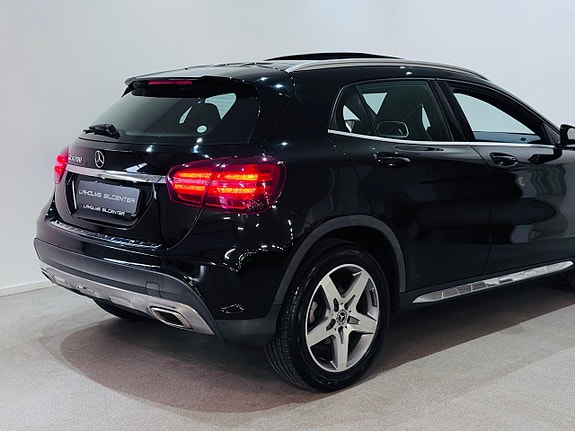 Mercedes-Benz GLA200 17 of 18