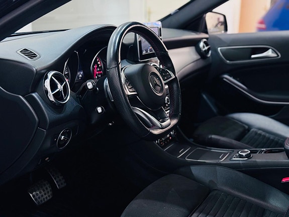 Mercedes-Benz GLA200 10 of 18