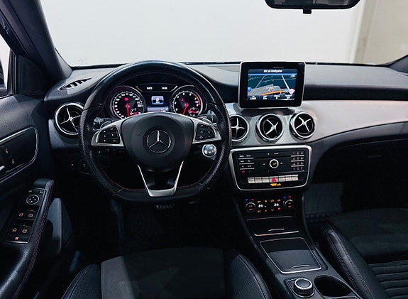 Mercedes-Benz GLA200 16 of 18