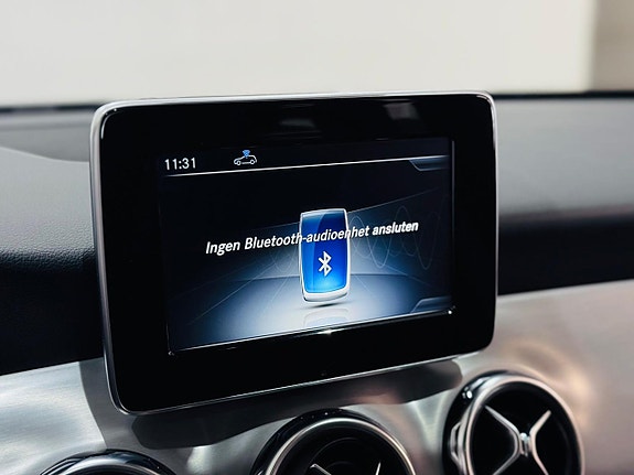 Mercedes-Benz GLA200 13 of 18