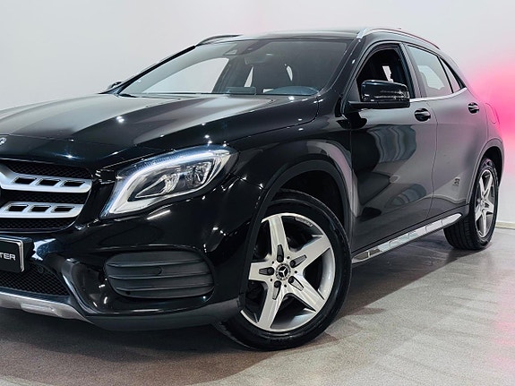 Mercedes-Benz GLA200 3 of 18