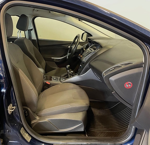 Ford Focus 9 of 12