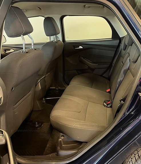 Ford Focus 10 of 12