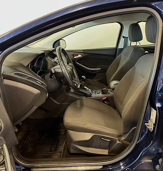 Ford Focus 8 of 12