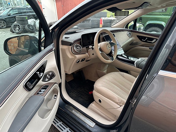 Mercedes-Benz EQS SUV 9 of 25
