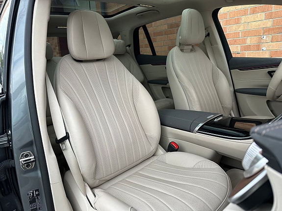 Mercedes-Benz EQS SUV 12 of 25