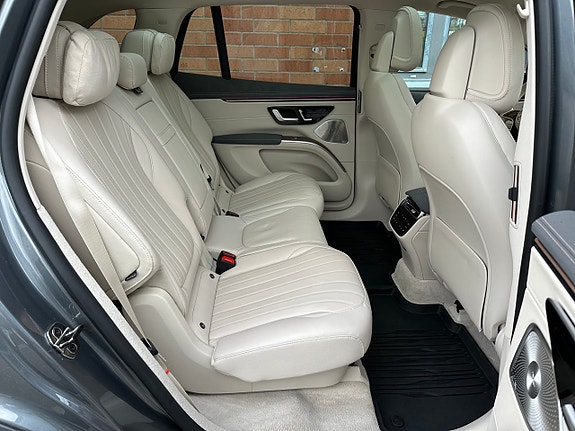 Mercedes-Benz EQS SUV 11 of 25