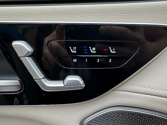 Mercedes-Benz EQS SUV 17 of 25