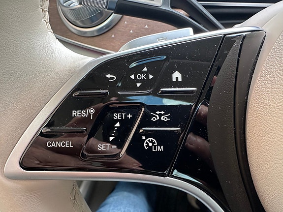 Mercedes-Benz EQS SUV 14 of 25