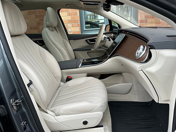 Mercedes-Benz EQS SUV 7 of 25