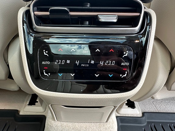 Mercedes-Benz EQS SUV 21 of 25