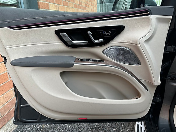 Mercedes-Benz EQS SUV 16 of 25