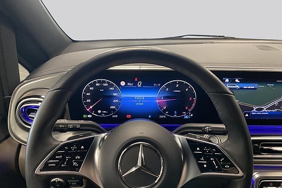 Mercedes-Benz V300 11 of 14