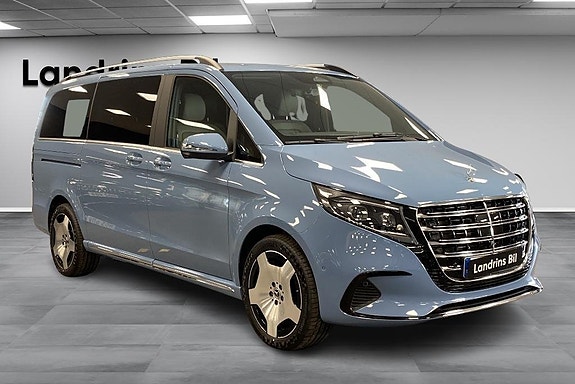 Mercedes-Benz V300 d 3 of 5