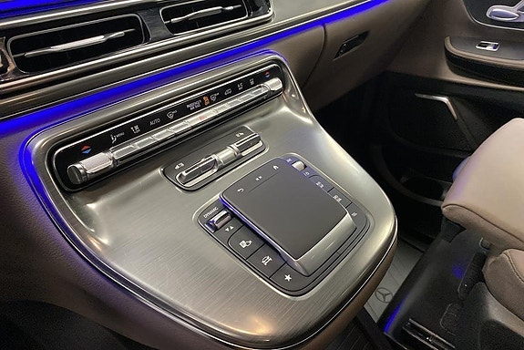 Mercedes-Benz V300 10 of 14
