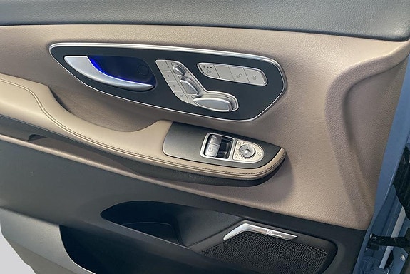 Mercedes-Benz V300 8 of 14