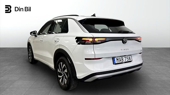 Volkswagen T-Roc 3 of 5