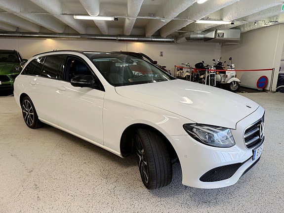 Mercedes-Benz E220 2 of 5