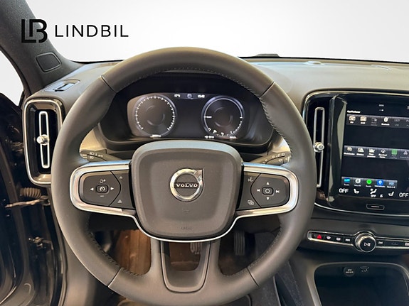 Volvo XC40 9 of 15