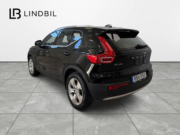 Volvo XC40 3 of 15
