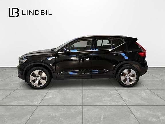 Volvo XC40 2 of 15
