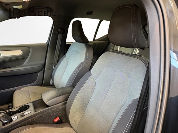 Volvo XC40 6 of 15