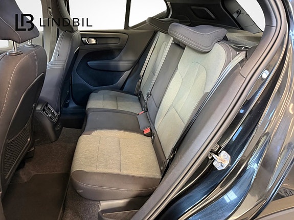 Volvo XC40 13 of 15
