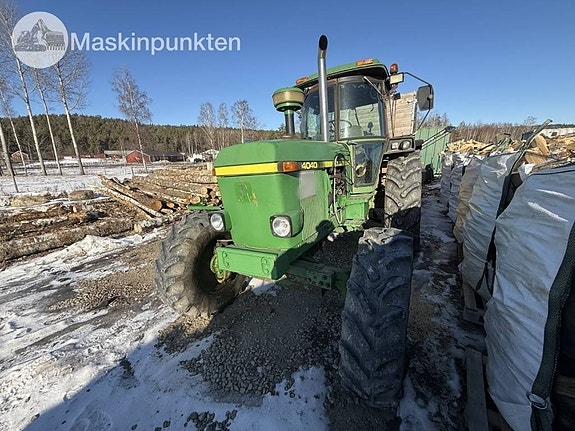 John Deere 4040