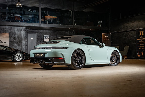 Porsche 911 8 of 30