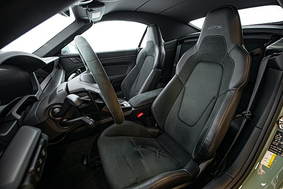 Porsche 911 16 of 30